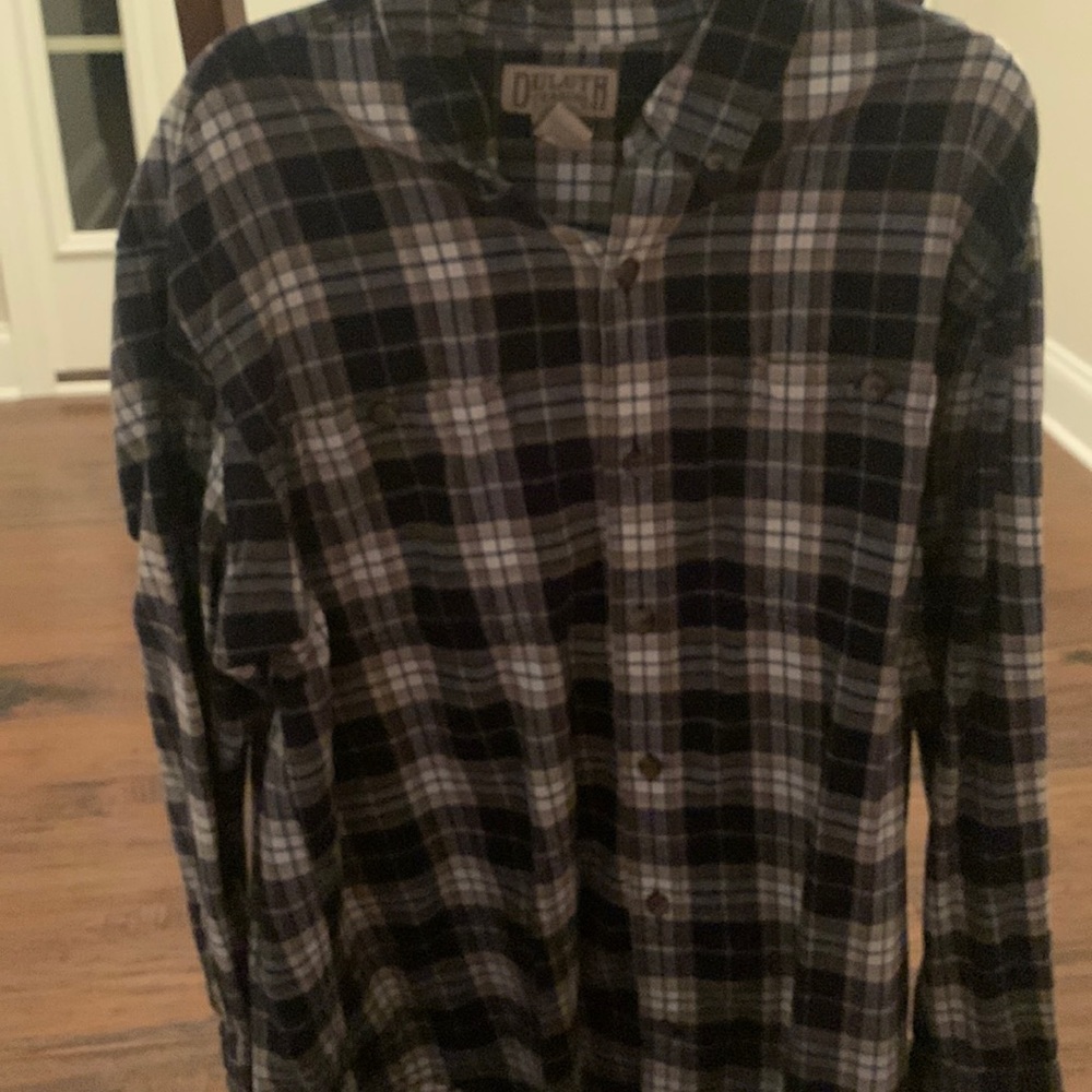 Duluth men’s size L flannel shirt.